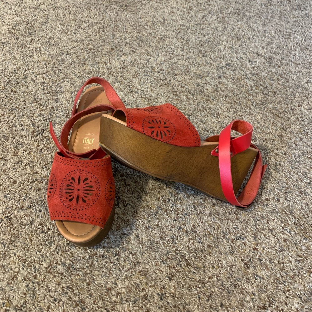 Seychelles red platforms